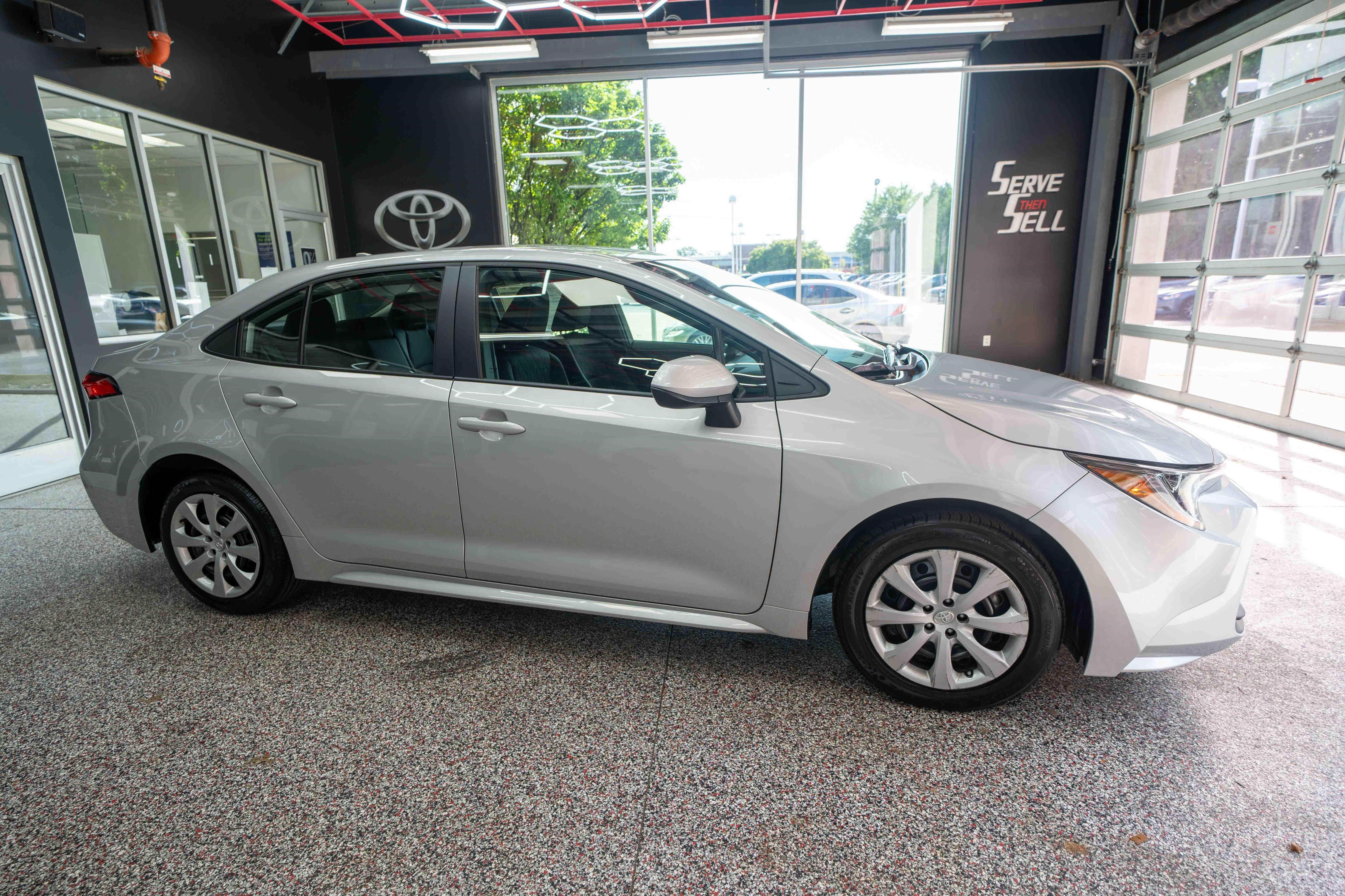 Used 2025 Toyota Corolla LE FWD image 5