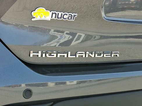 Used 2021 Toyota Highlander XLE image 30