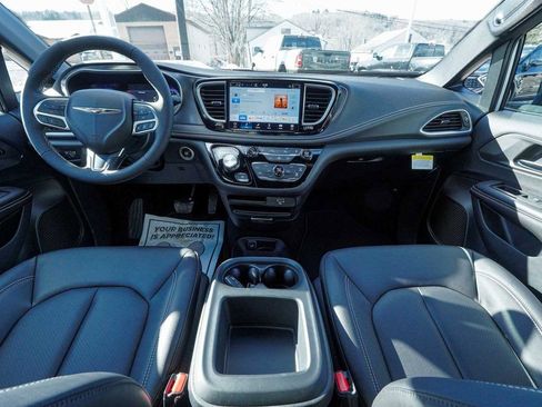 New 2026 Chrysler Pacifica Select image 41