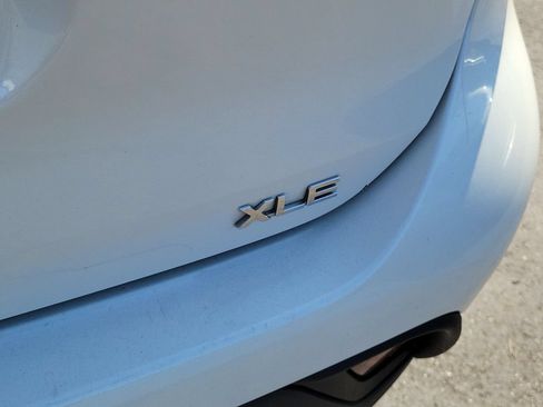 Used 2021 Toyota Highlander XLE FWD image 32
