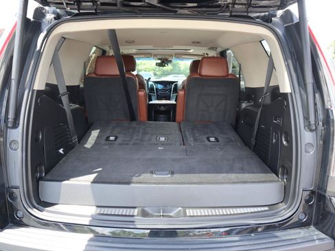 Used 2018 Cadillac Escalade Luxury AWD/4WD image 15