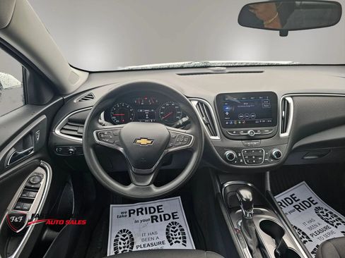 Used 2022 Chevrolet Malibu LT FWD image 17