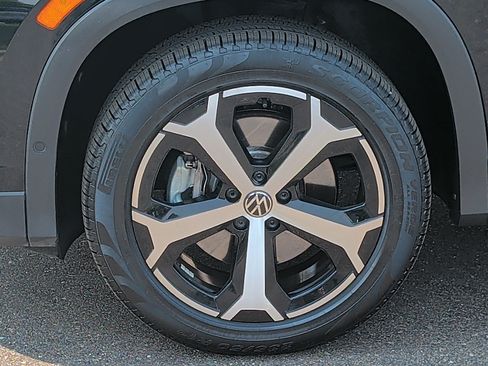 Certified 2025 Volkswagen Tiguan SE AWD/4WD image 15
