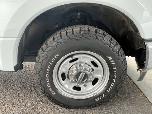 Used 2022 Ford F250 XL w/ Power Equipment Group image 10