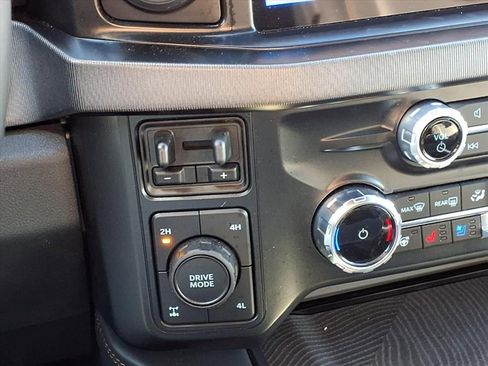 Used 2024 Ford F250 Platinum image 4