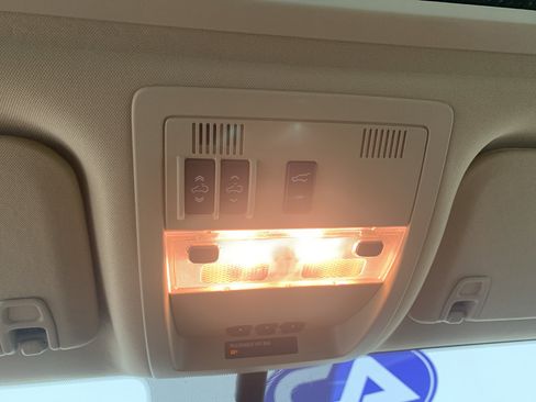 Used 2014 Chevrolet Tahoe LTZ RWD image 27