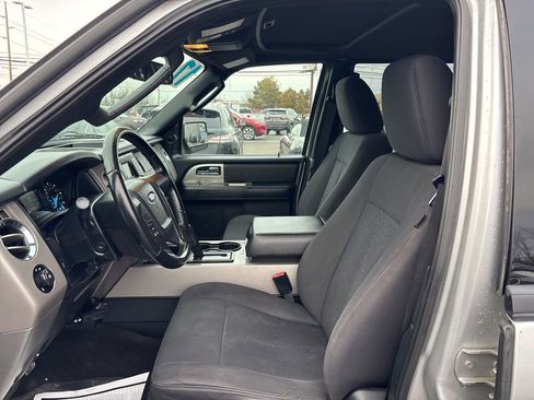 Used 2017 Ford Expedition XLT image 27