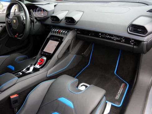 Used 2023 Lamborghini Huracan EVO image 7