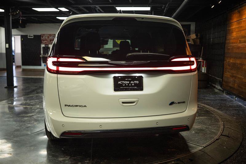 Used 2024 Chrysler Pacifica Limited FWD image 6