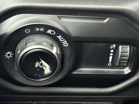 Used 2025 Jeep Wrangler Unlimited Rubicon AWD/4WD image 15