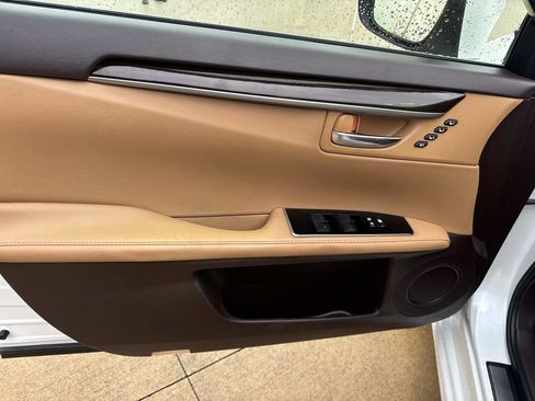 Used 2016 Lexus ES 350 w/ Premium Package w/Wood Trim FWD image 21