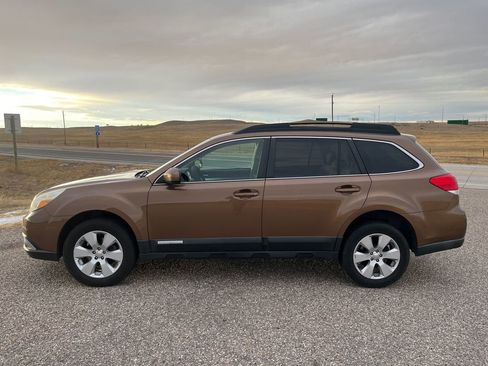 Used 2011 Subaru Outback 2.5i Premium w/ All-Weather Pkg image 2