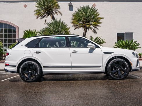 Used 2025 Bentley Bentayga Extended Wheelbase image 5