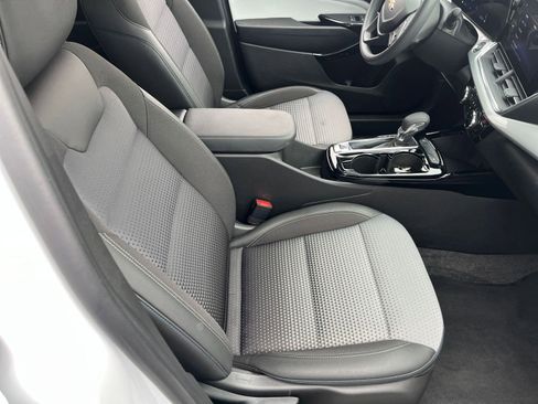 Used 2025 Chevrolet Trax LT image 36