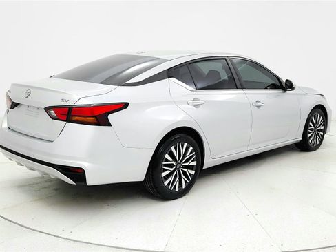 Used 2023 Nissan Altima 2.5 SV FWD image 5