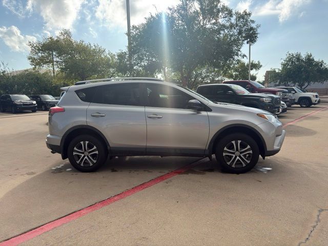 Used 2018 Toyota RAV4 LE FWD image 4