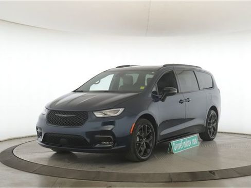 Used 2024 Chrysler Pacifica Limited w/ S Appearance Package image 10