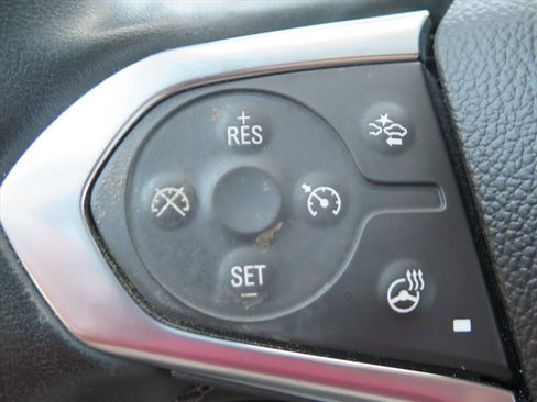 Used 2023 Chevrolet Traverse Premier FWD image 21
