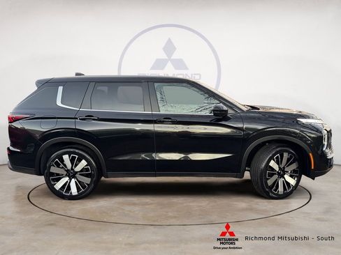 New 2026 Mitsubishi Outlander SE image 2