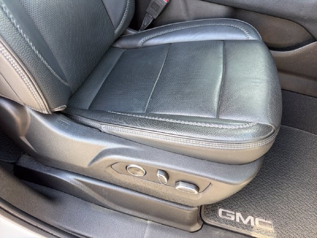 Used 2021 GMC Yukon Denali w/ Denali Premium Package AWD/4WD image 26