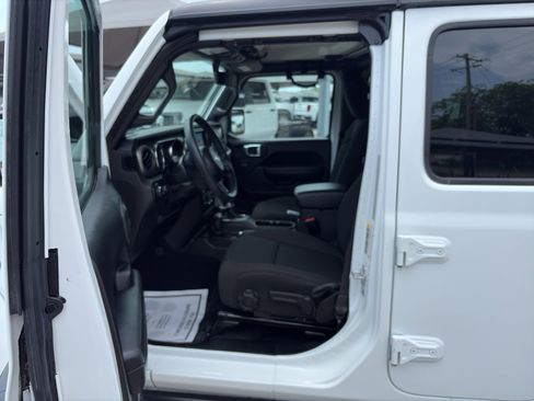 Used 2021 Jeep Gladiator Sport AWD/4WD image 11