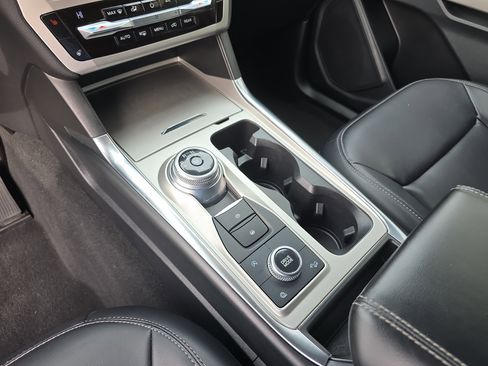 Used 2021 Ford Explorer XLT w/ Equipment Group 202A image 29