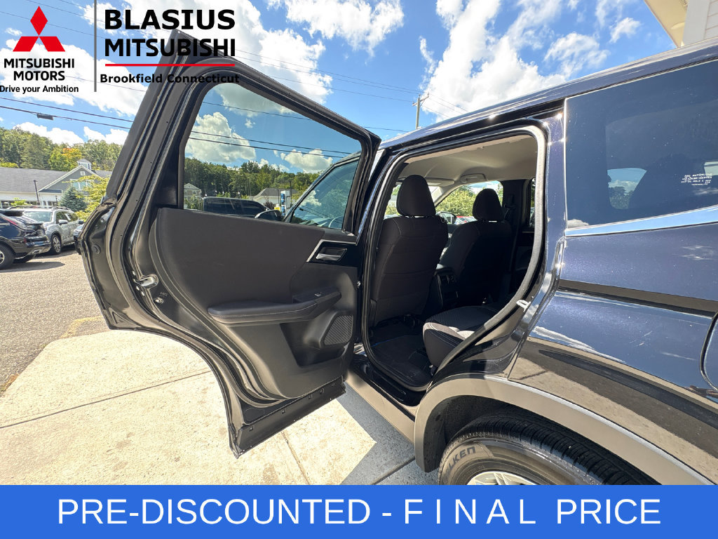Used 2025 Mitsubishi Outlander ES AWD/4WD image 34