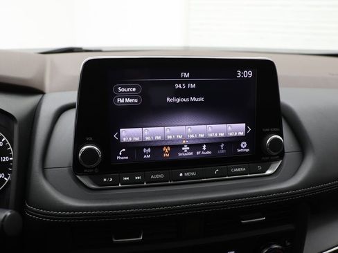 Used 2023 Nissan Rogue SV w/ SV Premium B Package image 22