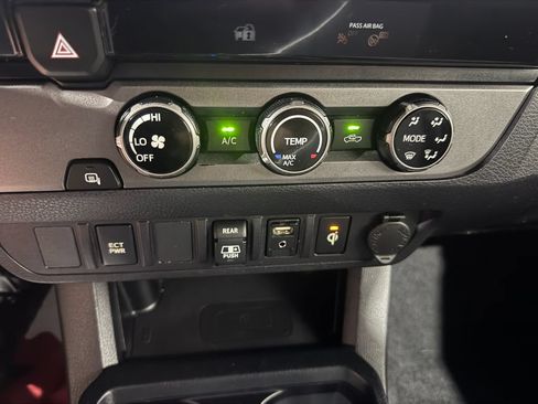 Used 2018 Toyota Tacoma TRD Sport RWD image 29