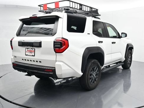 Used 2025 Toyota 4Runner SR5 AWD/4WD image 7