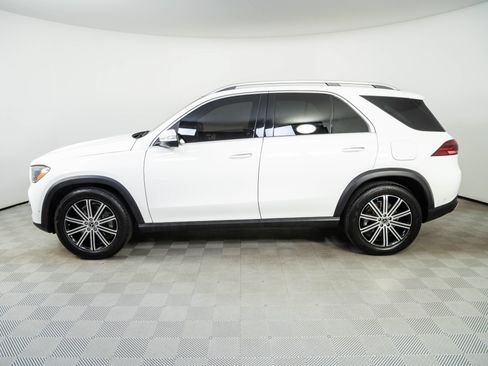 Used 2025 Mercedes-Benz GLE 450e 4MATIC image 2