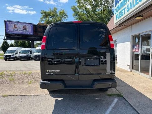 Used 2025 Chevrolet Express 3500 LS RWD image 6