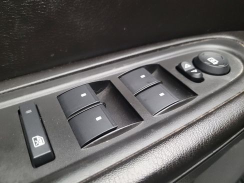 Used 2015 Chevrolet Traverse LT image 27