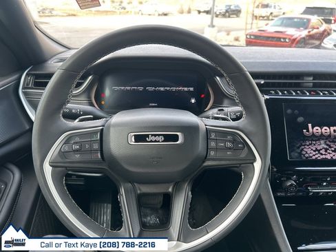 Used 2024 Jeep Grand Cherokee L Laredo image 25