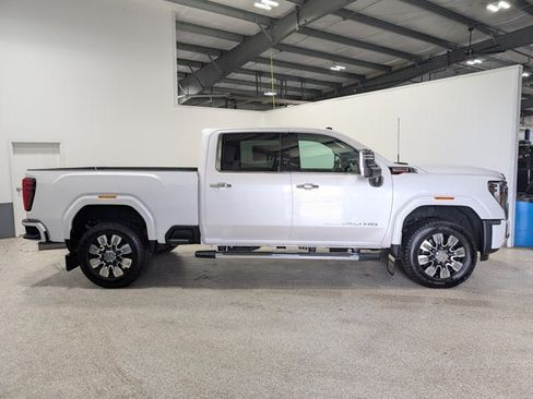 Used 2025 GMC Sierra 3500 Denali AWD/4WD image 2
