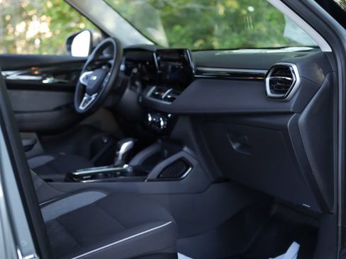 Used 2025 Chevrolet TrailBlazer LT w/ Convenience Package FWD image 30