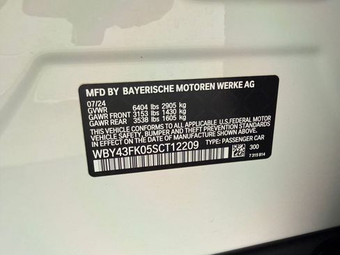 Used 2025 BMW i5 M60 w/ Premium Package image 17