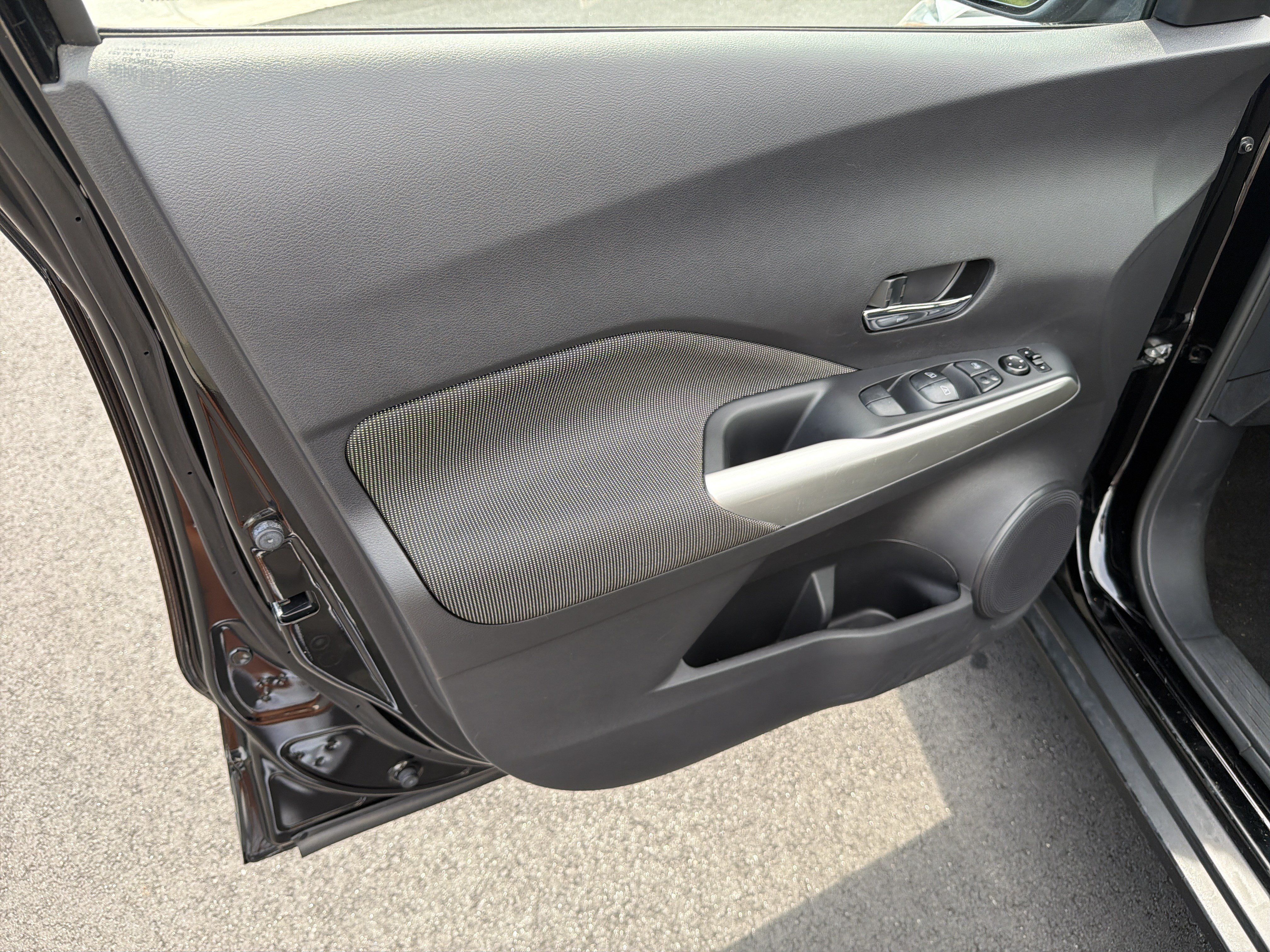 Used 2020 Nissan Kicks SV FWD image 10