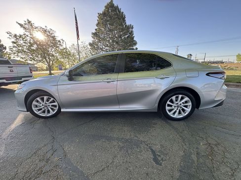 Used 2022 Toyota Camry LE FWD image 5
