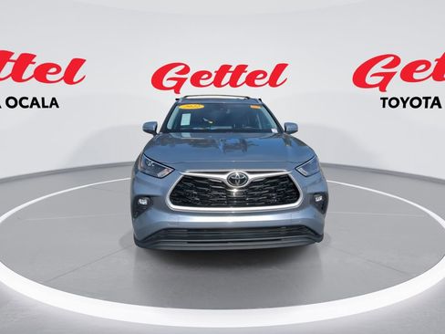 Used 2022 Toyota Highlander XLE image 3