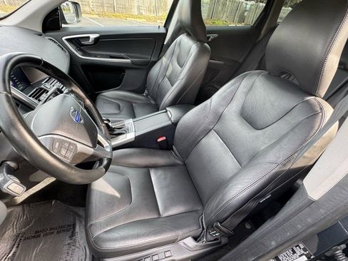 Used 2015 Volvo XC60 T5 Premier w/ Proximity Package image 8