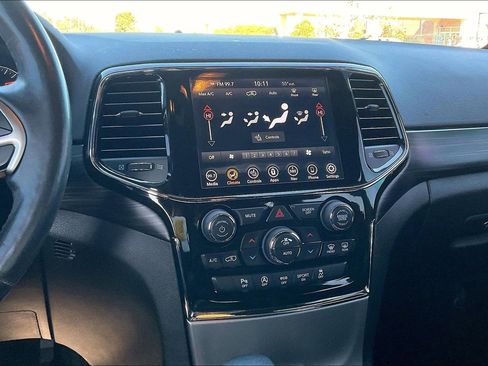 Used 2021 Jeep Grand Cherokee Laredo X image 6