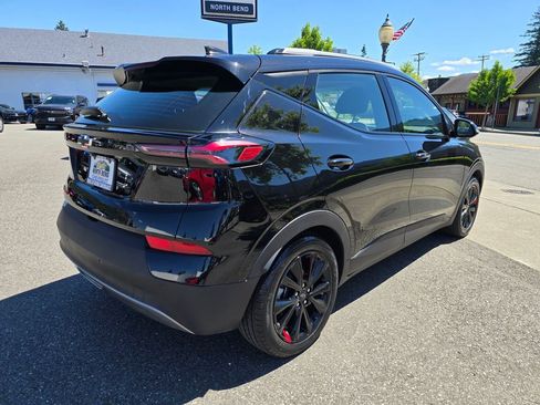 Used 2023 Chevrolet Bolt EUV LT w/ Comfort Package FWD image 5