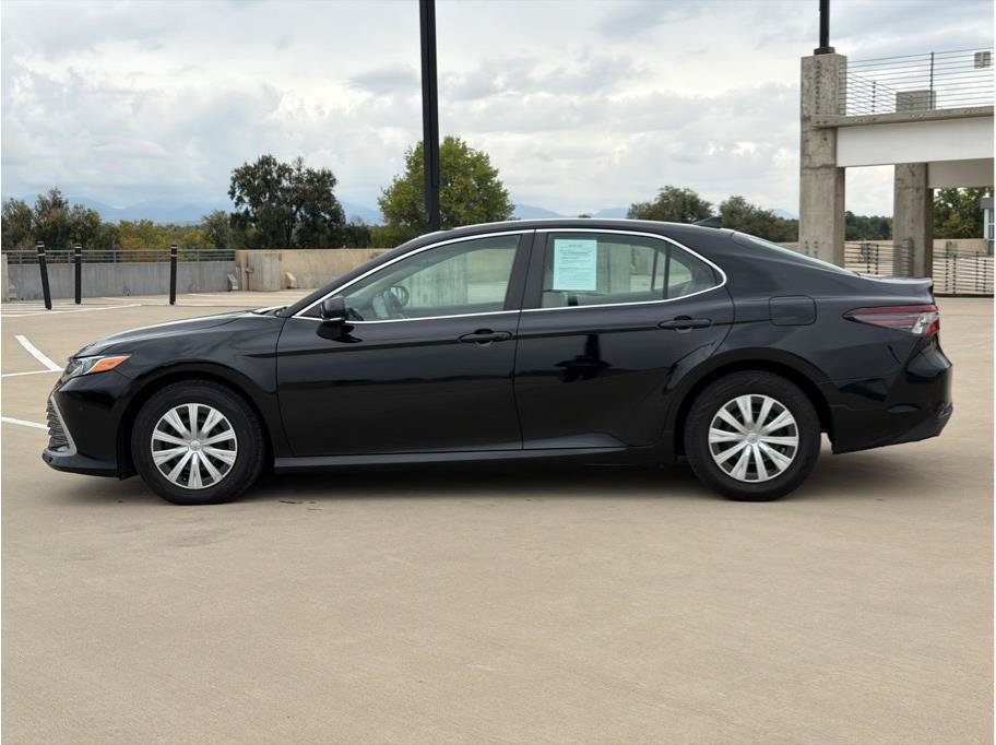 Used 2022 Toyota Camry LE FWD image 4