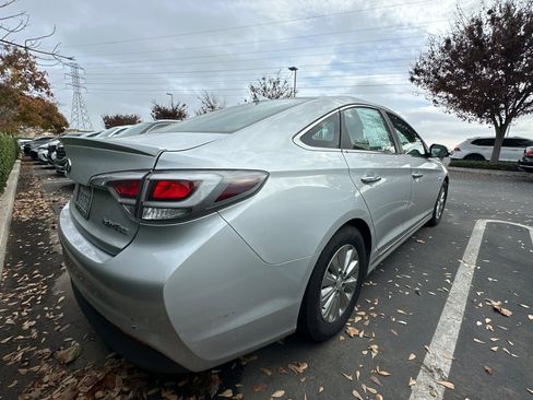 Used 2016 Hyundai Sonata SE image 3