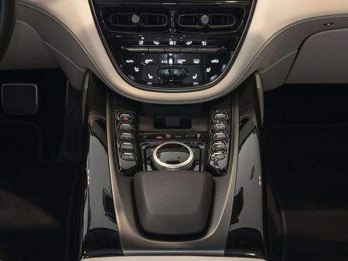 Used 2024 Aston Martin DBX AWD/4WD image 36