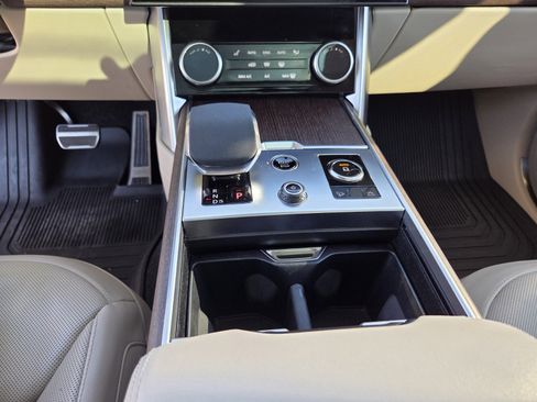 Used 2023 Land Rover Range Rover SE image 18