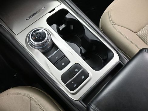 Used 2022 Ford Explorer XLT image 29