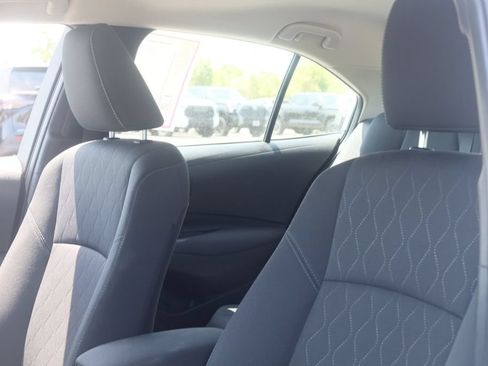 Used 2025 Toyota Corolla LE FWD image 5