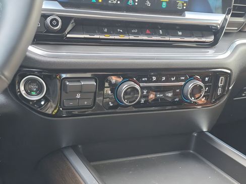 Used 2024 Chevrolet Silverado 2500 High Country AWD/4WD image 32